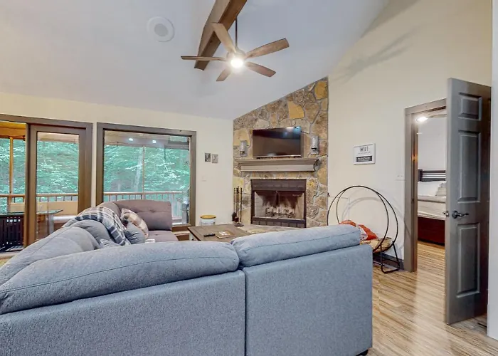 Creekside Getaway
