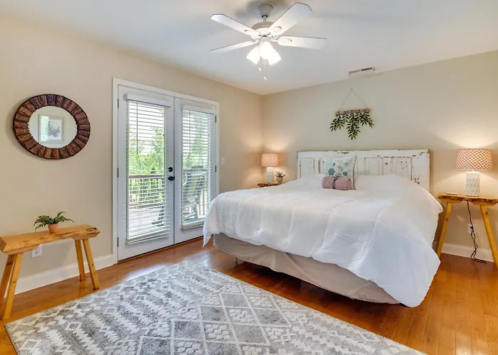 Game Room & Views! 'Valley Myst' Fairview Home