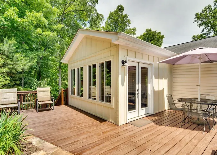Game Room & Views! 'Valley Myst' Fairview Home