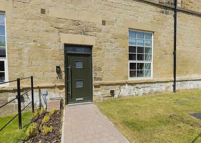 Bobbin Row - Characterful 2 Bed Mill House, Near Leeds With Free Parking