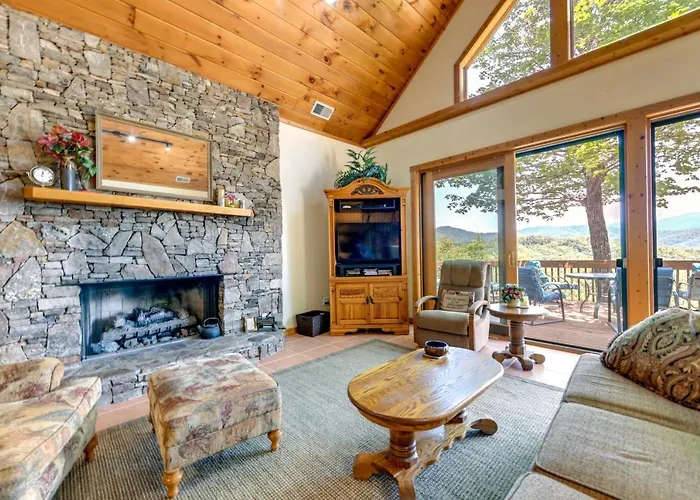Almond Vacation Rental W/ Mountain Views!