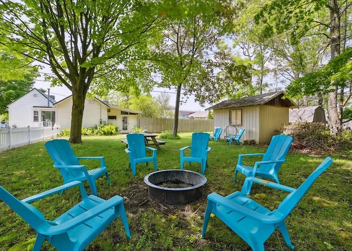Boyne City Cottage: Walk To Downtown & Lake!
