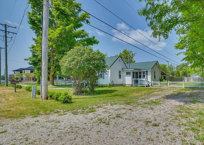Boyne City Cottage: Walk To Downtown & Lake!
