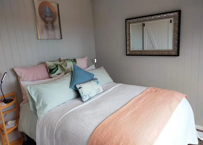 Secluded, Private Rural Retreat Mins From Warkworth -"Avondale" Minihouse