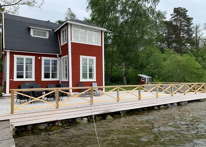 Waterfront House With Jacuzzi & Jetty In Stockholm