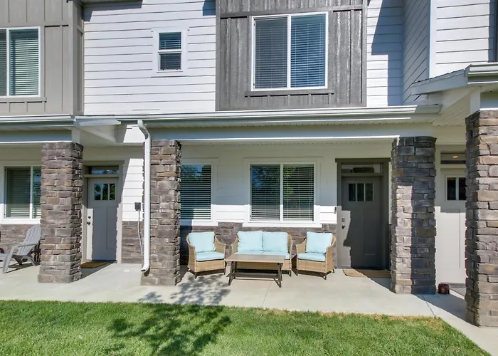 Garden City Townhome, Close To Parks + Downtown!