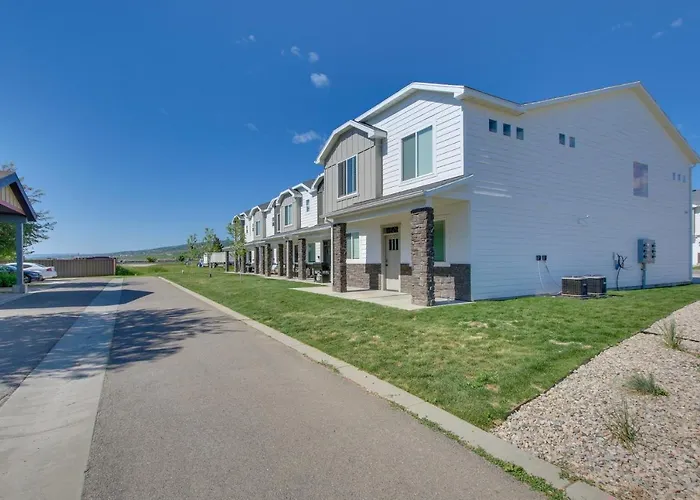 Garden City Townhome, Close To Parks + Downtown!