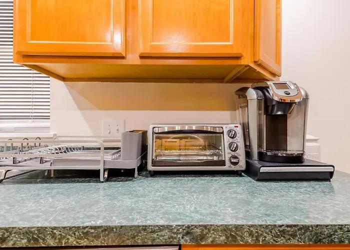 Saratoga Serenity: Charming Rental Nearby Downtown