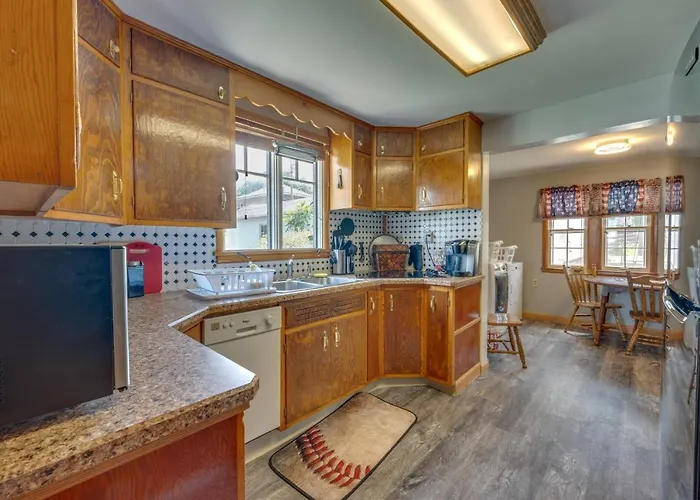 Cozy Iowa Getaway W/ Patio & Fenced-In Yard!