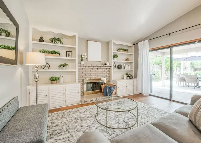 Stylish 3Br/2Ba Retreat W/ Pool! Dream Getaway