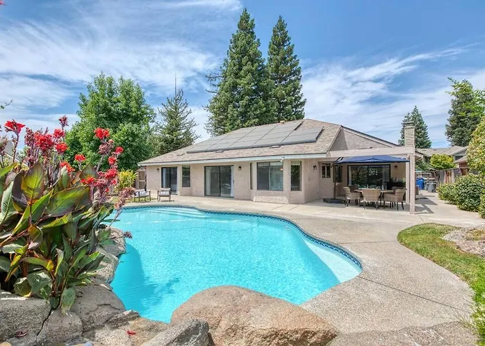 Stylish 3Br/2Ba Retreat W/ Pool! Dream Getaway