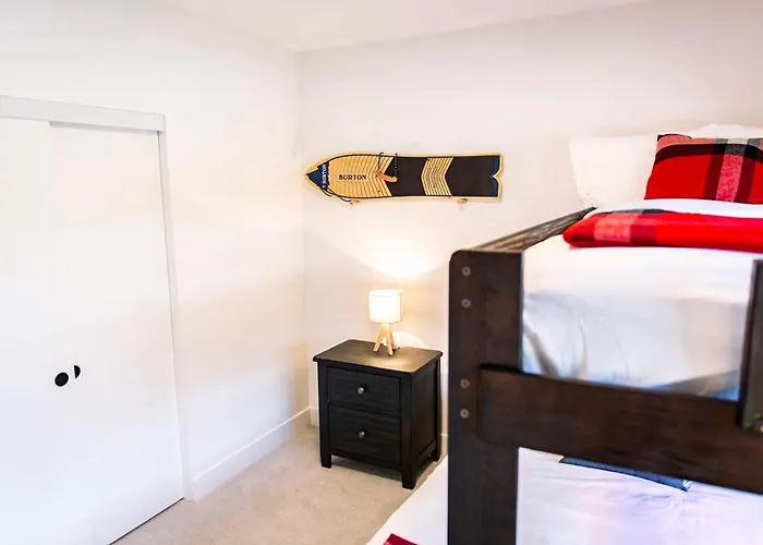 The Shred Shack - Stylish Revelstoke Condo