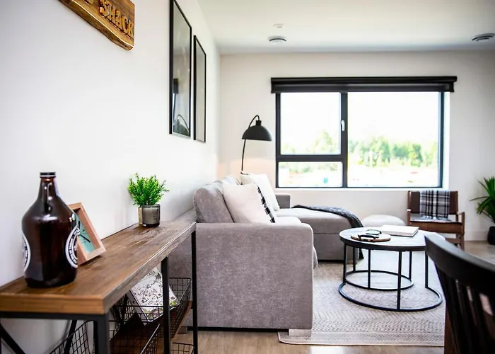 The Shred Shack - Stylish Revelstoke Condo