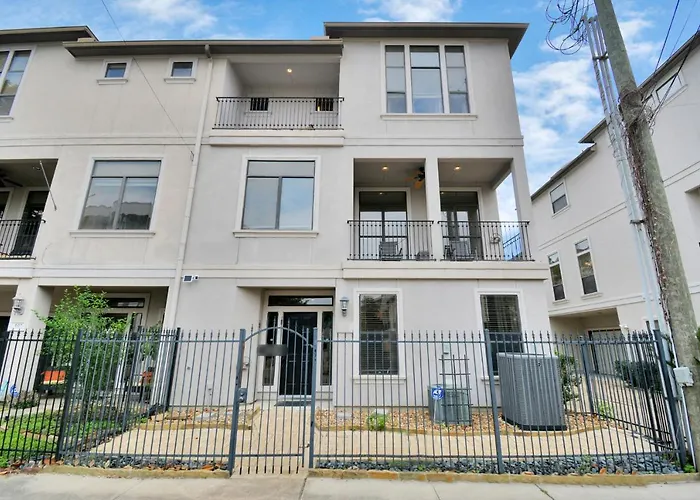 Modern, Luxury Home, 3Bedroom, 3Baths Houston, Nrg Stadium