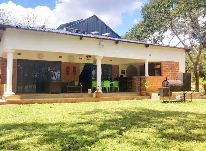 Warthog House-Cozy Country House, 3 Bed