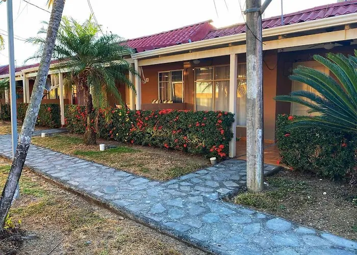 Beach Bliss - 1Br Villa With Pool 2 Blocks From Ocean