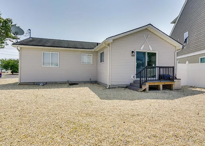 Charming Beach Haven West Home: 1 Mi To Beach!