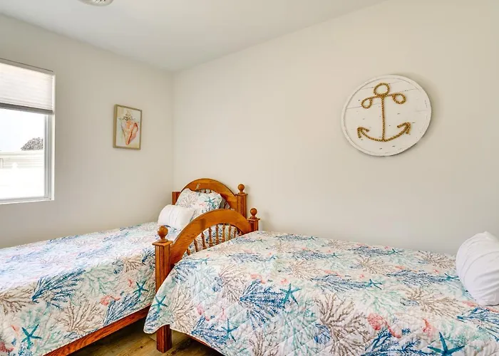 Charming Beach Haven West Home: 1 Mi To Beach!