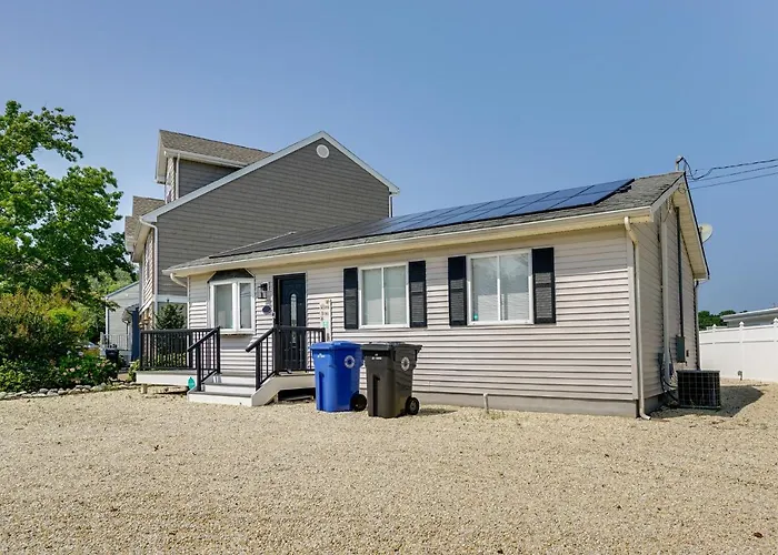 Charming Beach Haven West Home: 1 Mi To Beach!