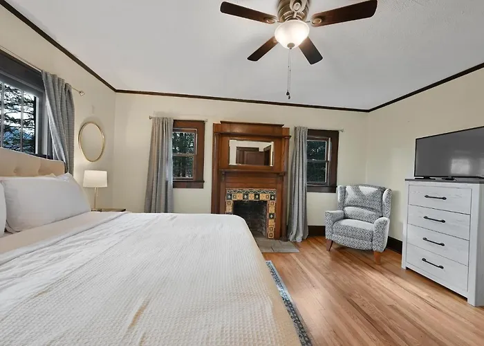 Unique Cabin With Hot Tub Close To Town