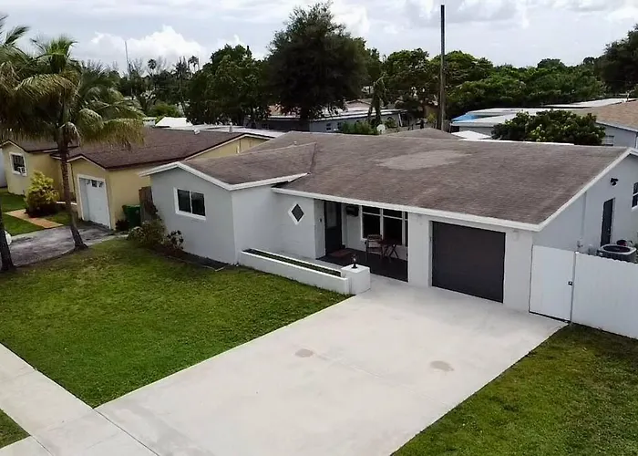 Stadium Sunflower Miramar Home, 3 Bd, 2 Ba