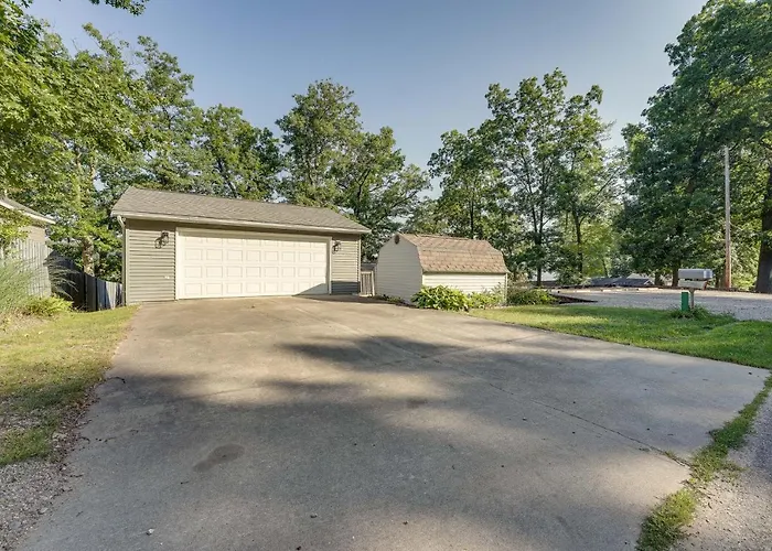 Delton Oasis Retreat W/ Lake Views & Deck!