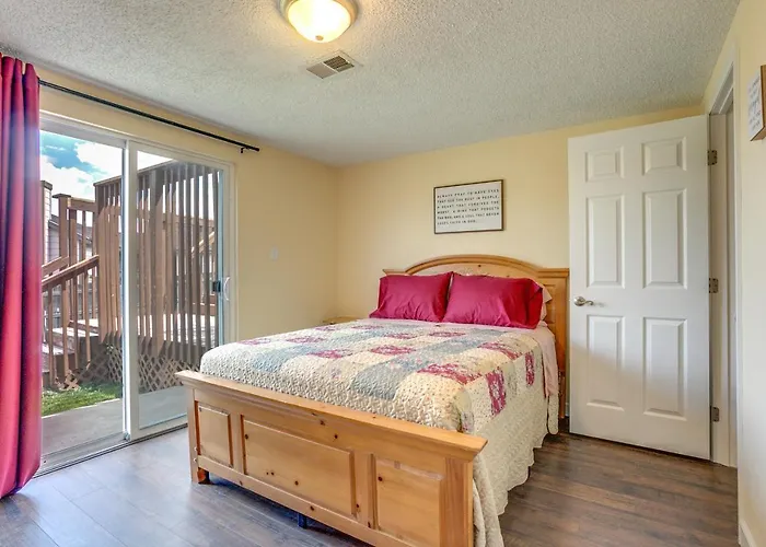 Grill, Fireplace & Fenced-In Yard: Thornton Home!