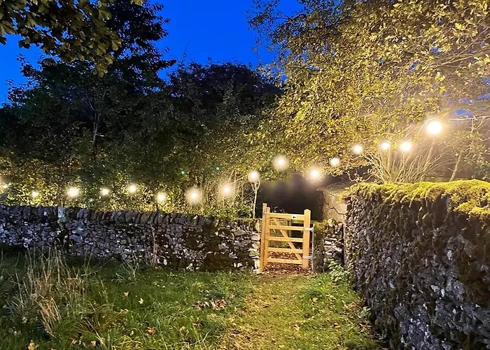 Luxury Shepherd Hut In The Peak District