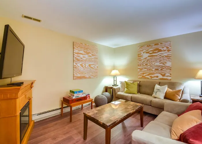 Tasteful Galena Townhome W/ Community Amenities