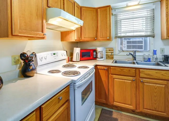 Quaint Cody Cottage W/ Grill: Walk To Downtown!