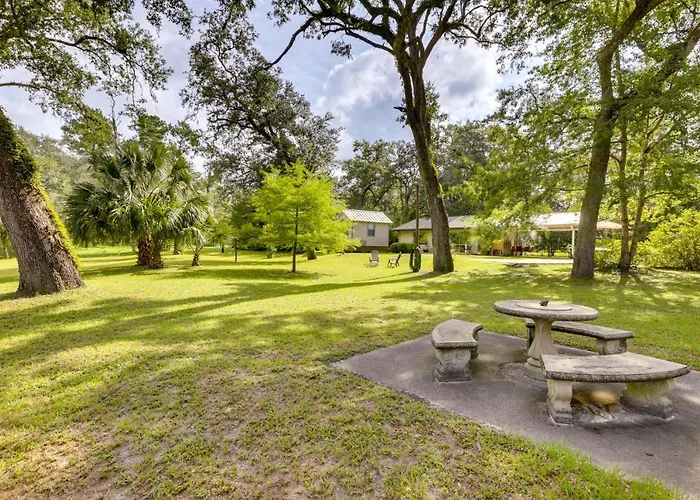 Riverfront Florida Escape W/ Grill & Fire Pit!