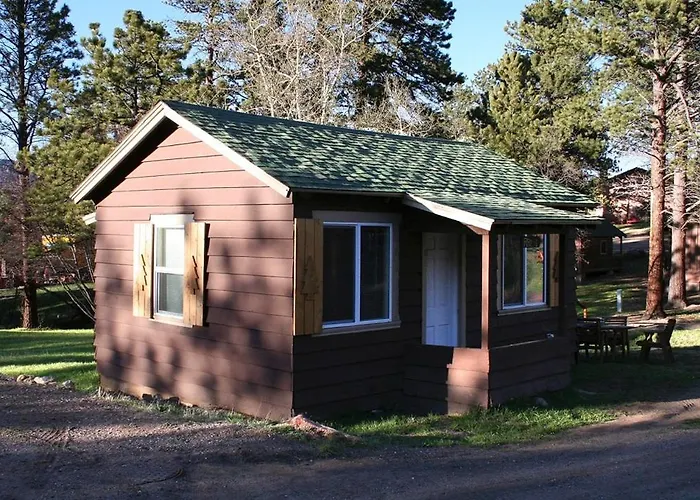 Triple R Cottages- 6 Cabin