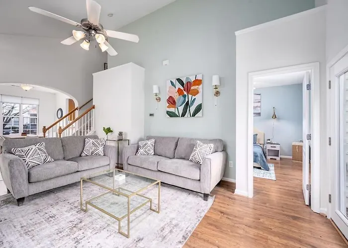 Duke 10 Min Away 3 Bedroom