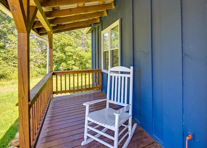 Creek, Trails & Falls! Rural Red River Gorge Cabin