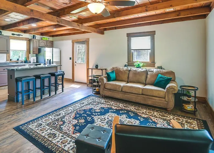 Creek, Trails & Falls! Rural Red River Gorge Cabin