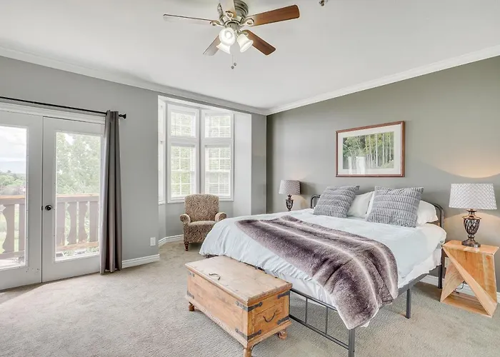 Luxe Midway Condo W/ Golf Course & Mountain Views!