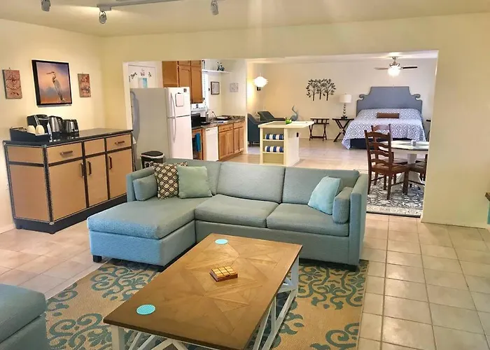 Crane Suite Hot Tub Bbq King Bed- Sleeps 4
