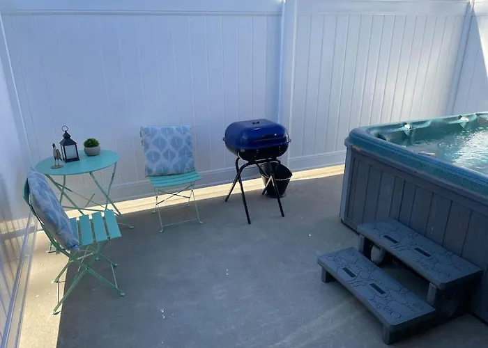 Quail Suite Hot Tub Bbq Sleeps 2