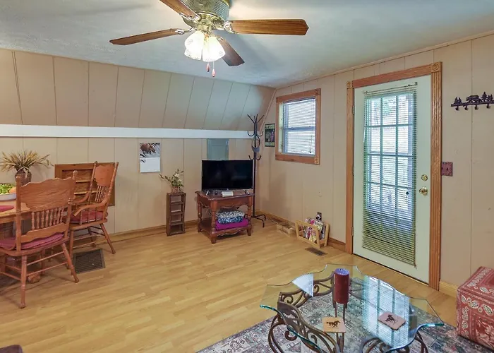 Dog-Friendly Home Rental ~ 5 Mi To Cave Run Lake!