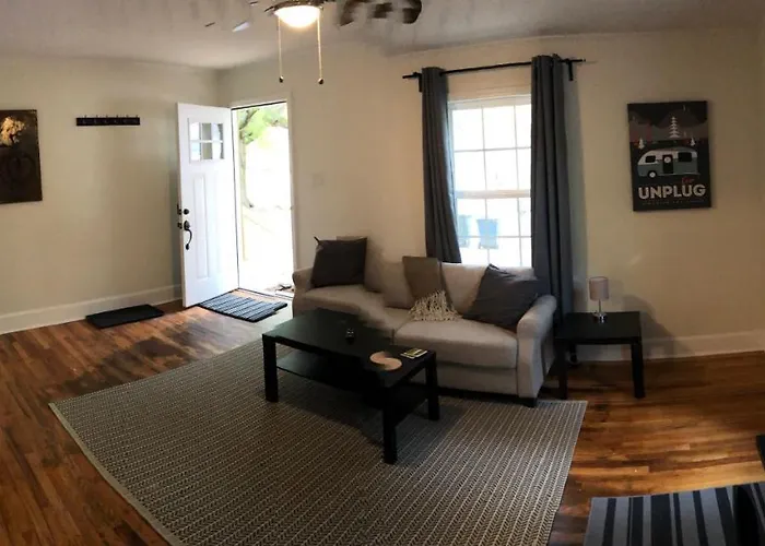 Quaint Cottage Minutes From Downtown