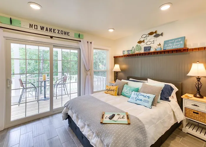 Cozy Cottage: Minutes To Downtown Southport!