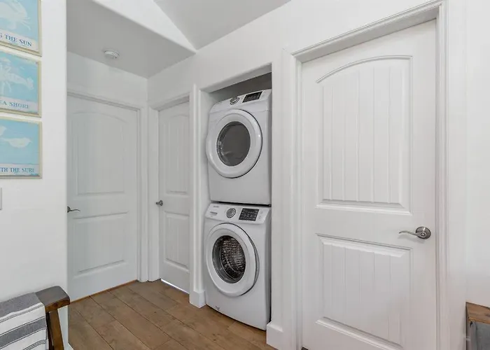 Cozy Cottage • 2 King Beds • Grove • Kayaks • Washer/Dryer