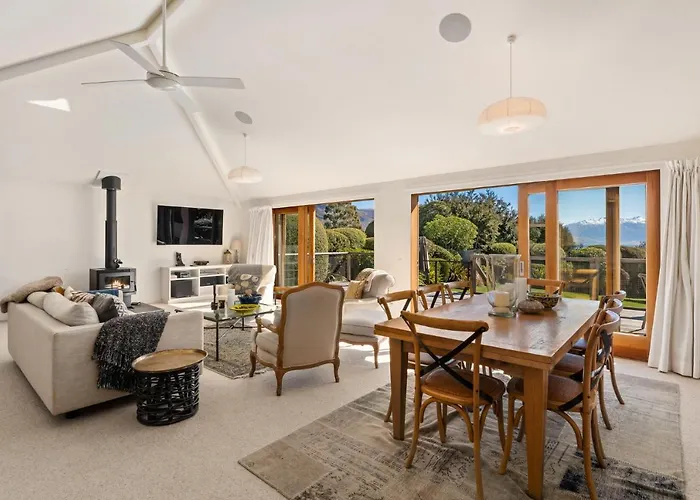 Hawea Lakehouse - Lake Hawea Holiday Home