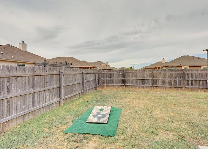 8 Mi To Fort Cavazos! Modern Home W/ Fire Pit