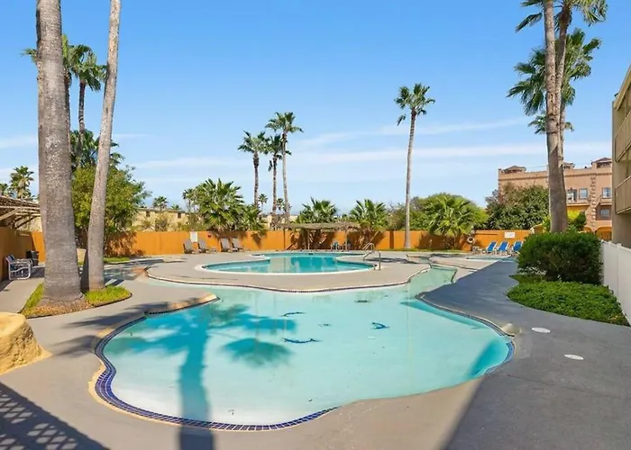 2 Bed 2 Bath Condo By Beach With Resort Pool