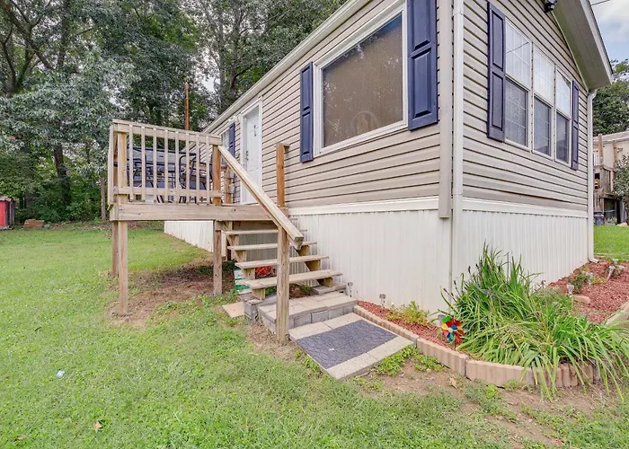 Creekfront Max Meadows Mobile Home With Deck!