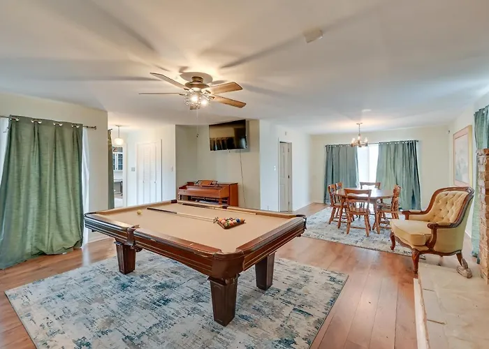 Lovely Goldsboro Home W/ Yard & Grill!