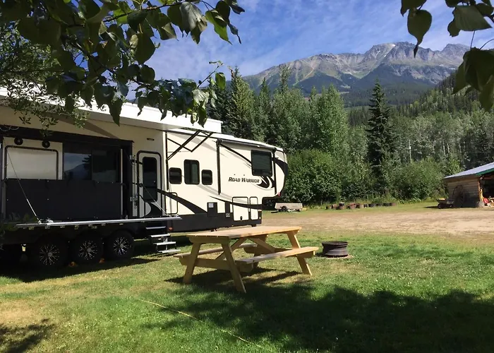 Summit River Lodge & Campsites