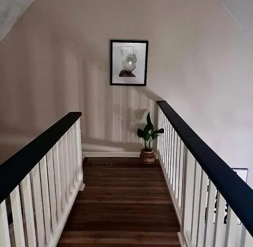 Plush Two Bedroom Retreat. A Home Away From Home!