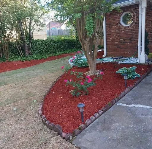 Plush Two Bedroom Retreat. A Home Away From Home!